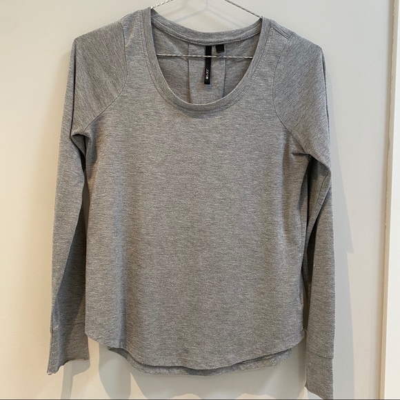 Joe’s Jeans Heathered Grey Pleated Back Shirt - Picture 4 of 8